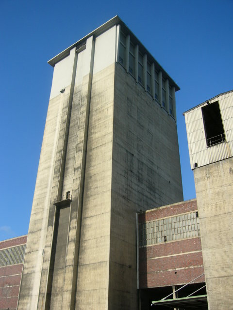 A winding tower of concrete !
