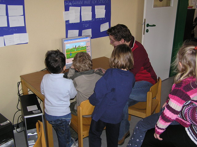 The children are working interested at the computer !