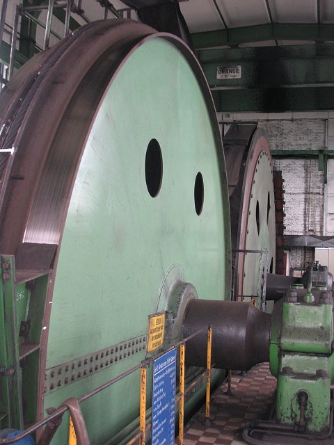 The driving wheels of the winding machine !