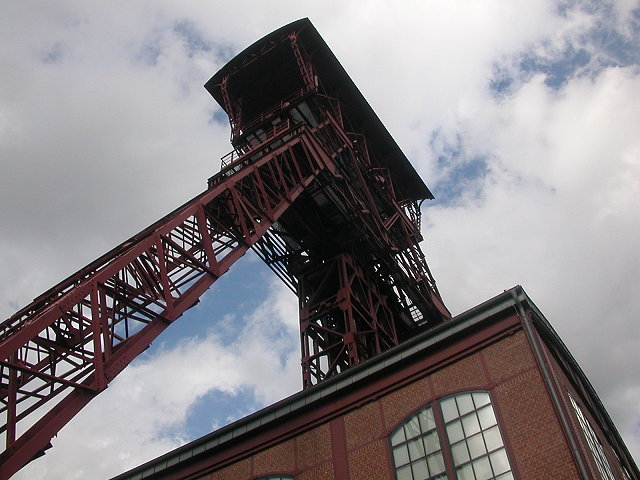 The winding tower and a part of one of the colliery's buildings !