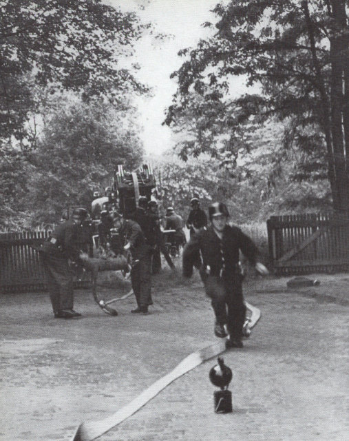 A practice of the colliery's fire brigade !