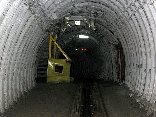 An oval roadway underground !