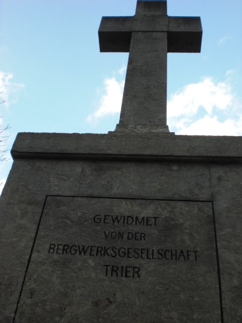 The cross of the memorial !
