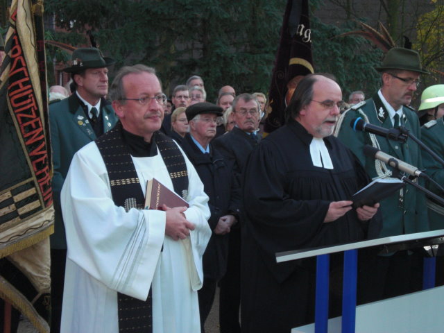 The two priests during the commemoration ceremony !