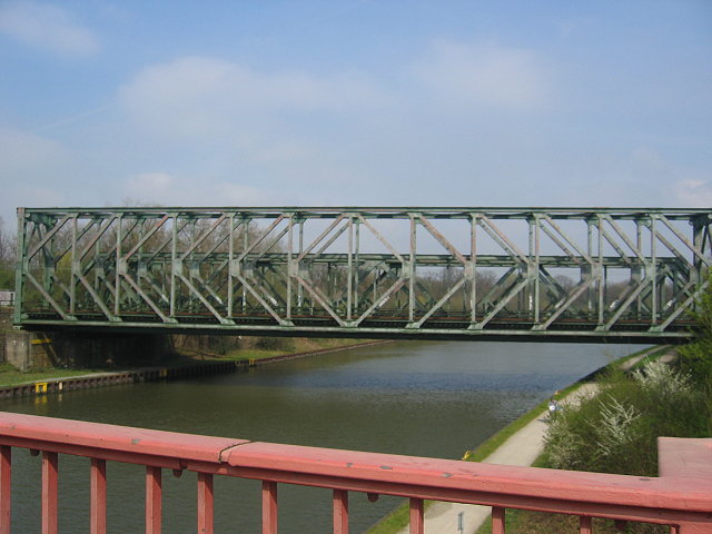 A bridge for the railway across the Rhein-Herne canal !