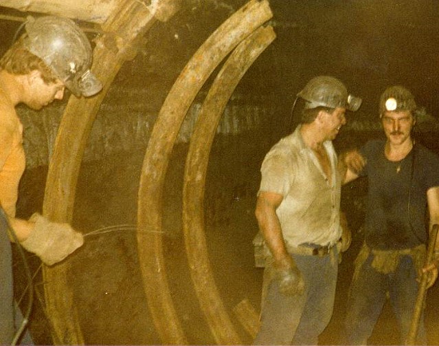 Bergleute bei der Arbeit !